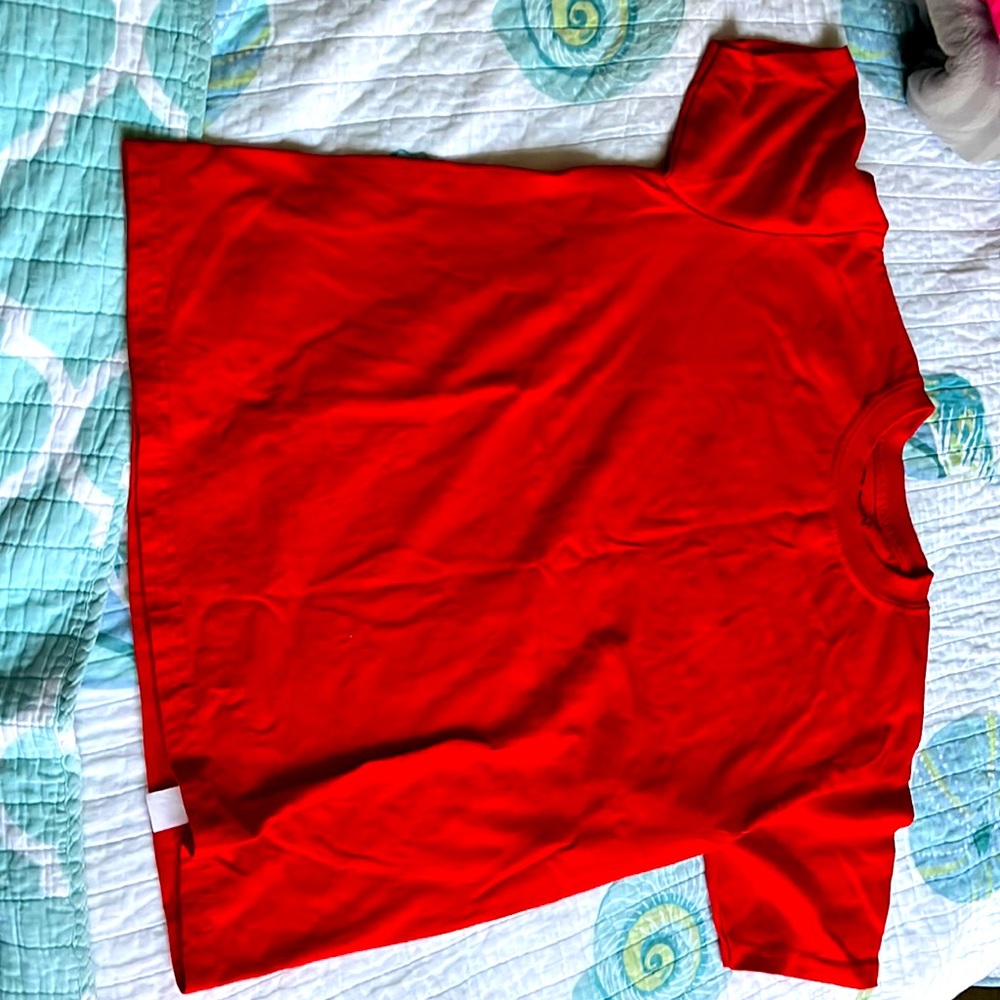 gildan red tee